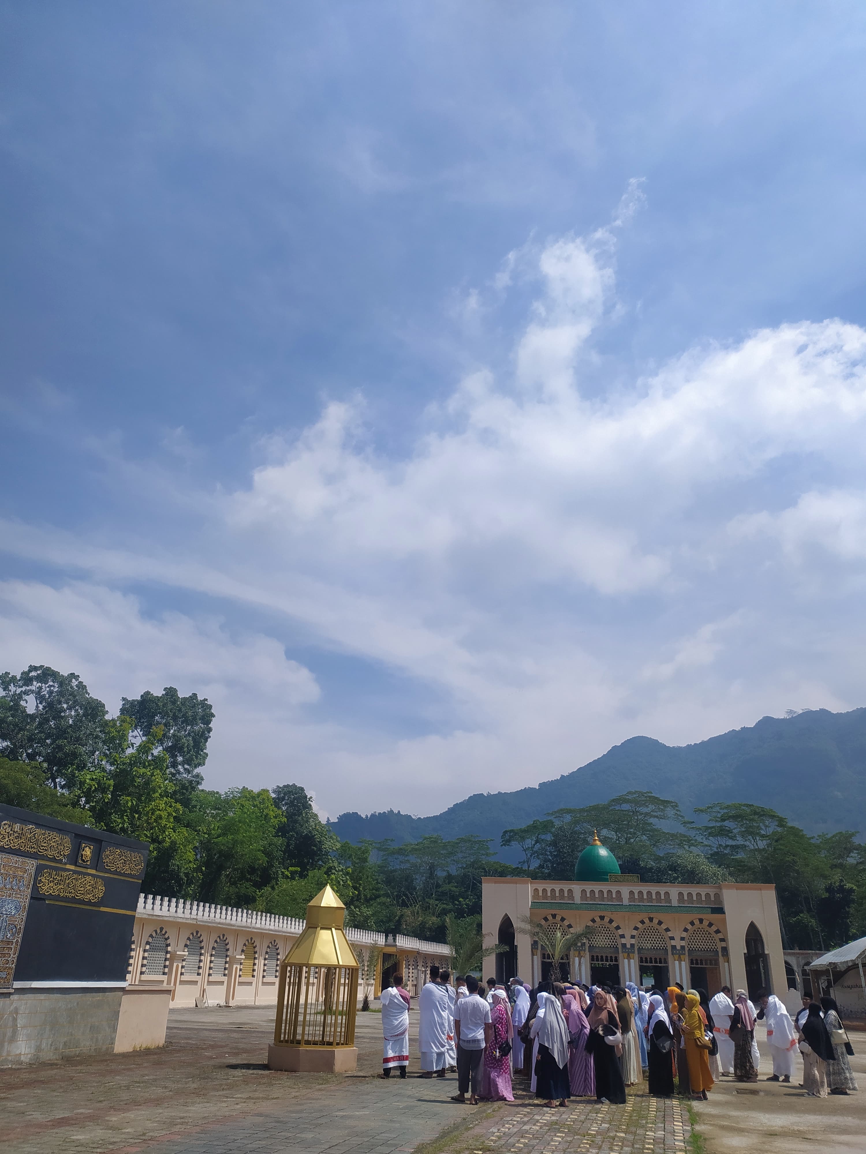 Manasik haji akan menjadi bekal awal jemaah sebelum berangkat ke Tanah Suci dari Bandara Juanda.