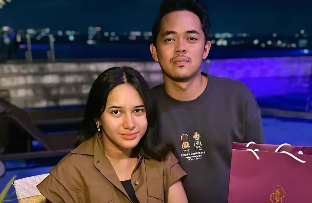 Foto-foto kemesraan saat Dilan dan suami masih rukun.