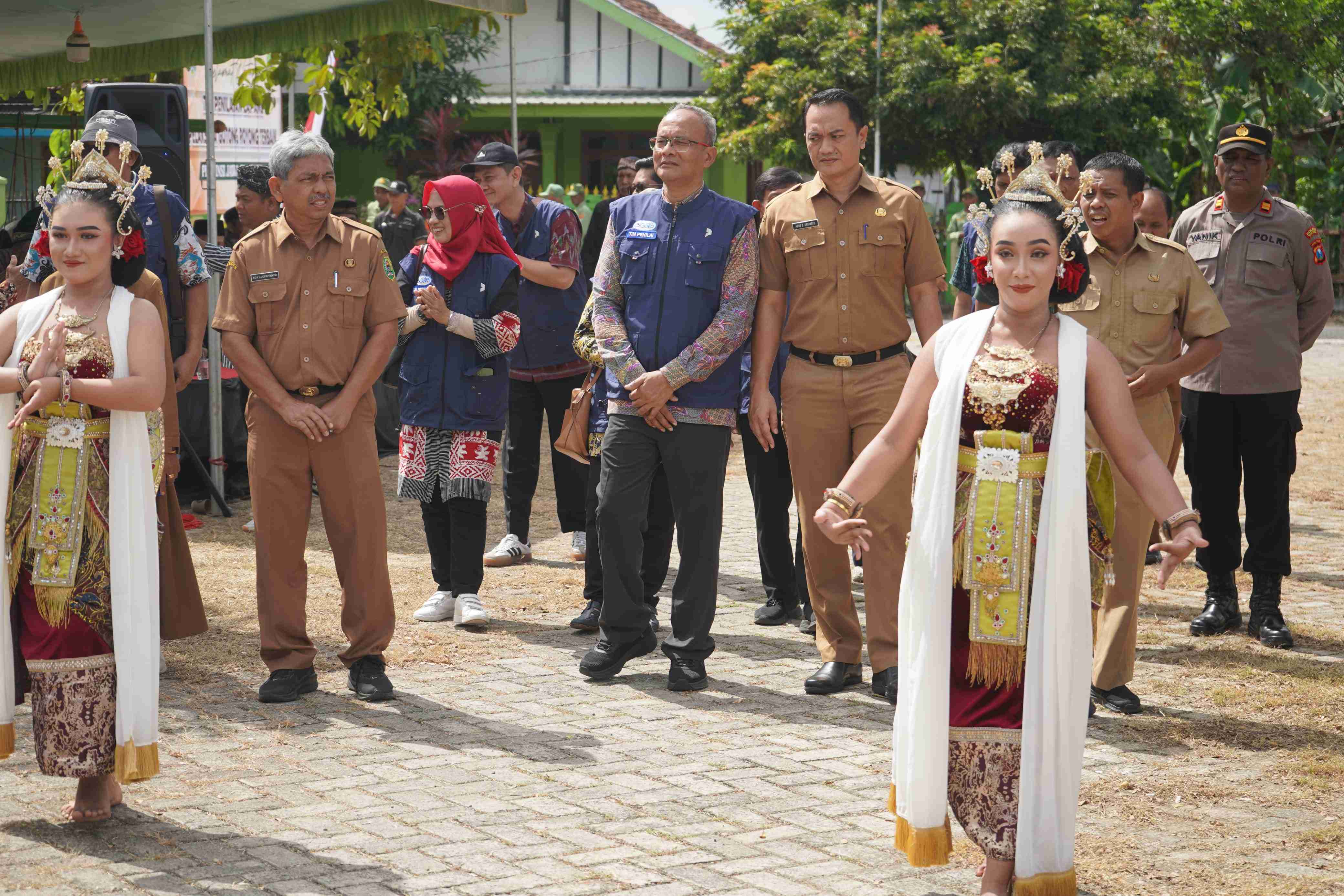 Sekda Trenggalek, Edy Soepriyanto saat menghadiri Desa Karang Anom, Kecamatan Durenan.
