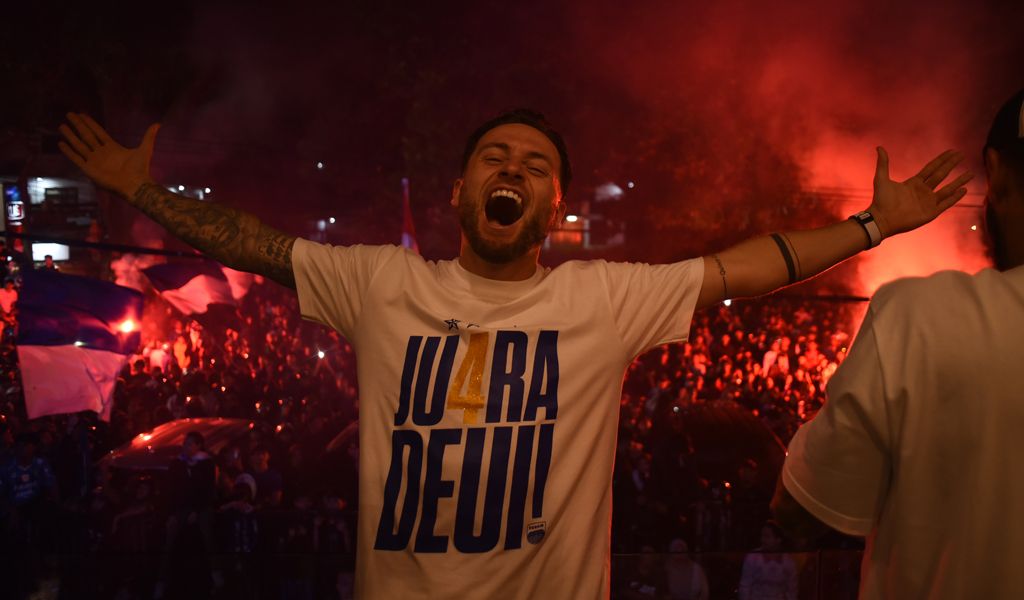 Marc Klok saat merayakan kemenangan yang bawa Persib Bandung Juara Liga 1.