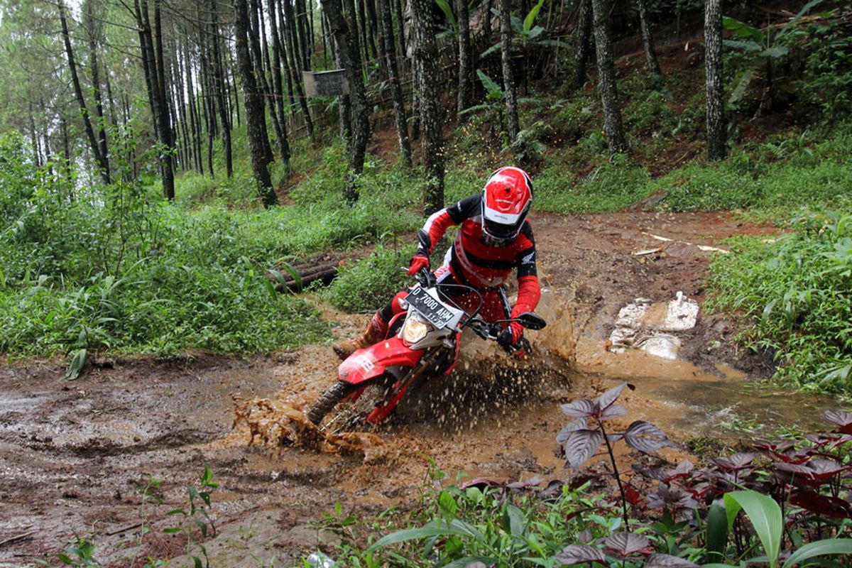 Ngetrail merupakan salah satu hoby yang ekstrem