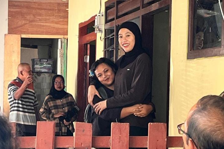 Bintang voli nasional, Megawati Hangestri Pertiwi saat berkunjung ke Kampak, Trenggalek.
