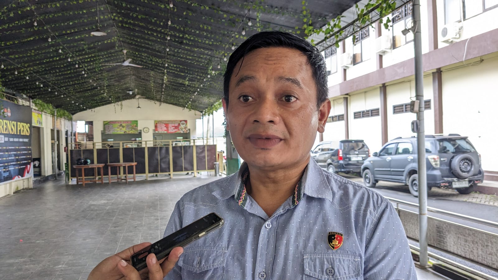 Kasatreskrim Polres Trenggalek saat diwawancara terkait tiga wartawan yang lalukan pemerasan di Kecamatan Bendungan.