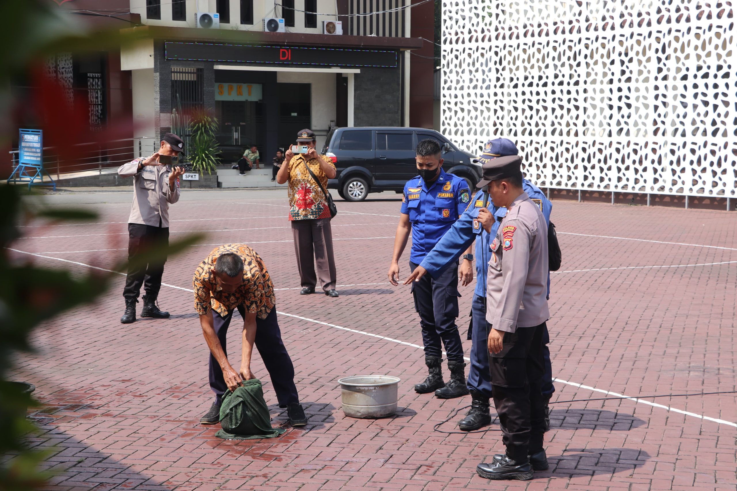 Polisi melakukan berbagai pelatihan termasuk TPTKP kepada Kasatkamling