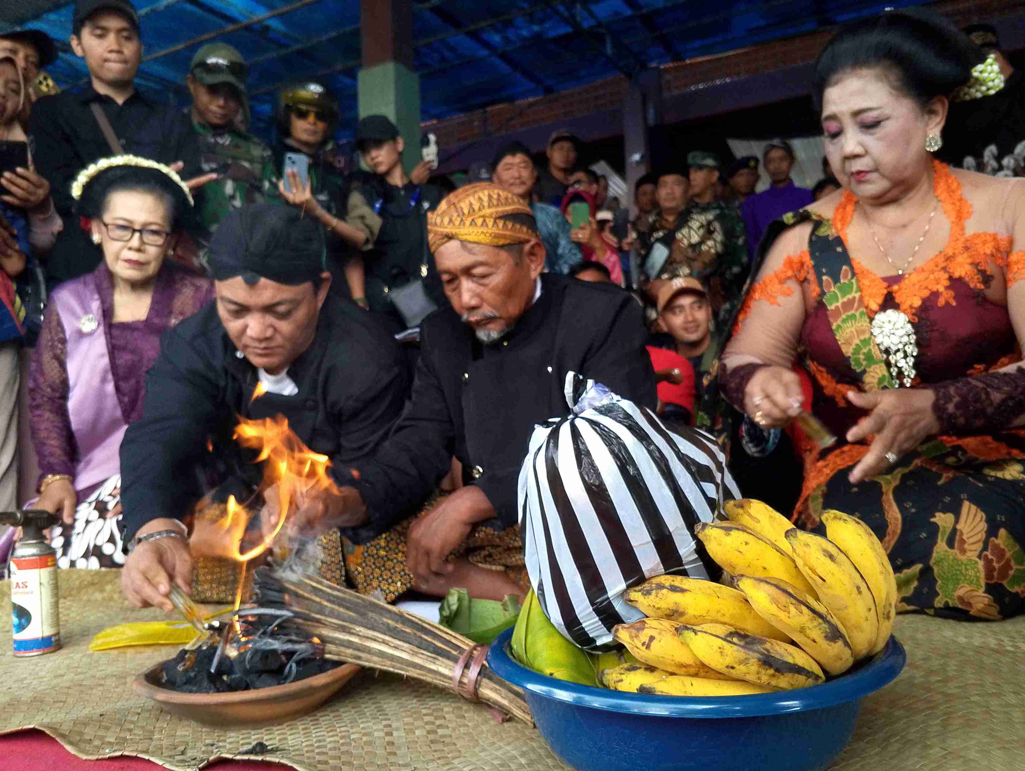 Kisah Cinta Dibalik Upacara Adat Labuh Laut Larung Sembonyo