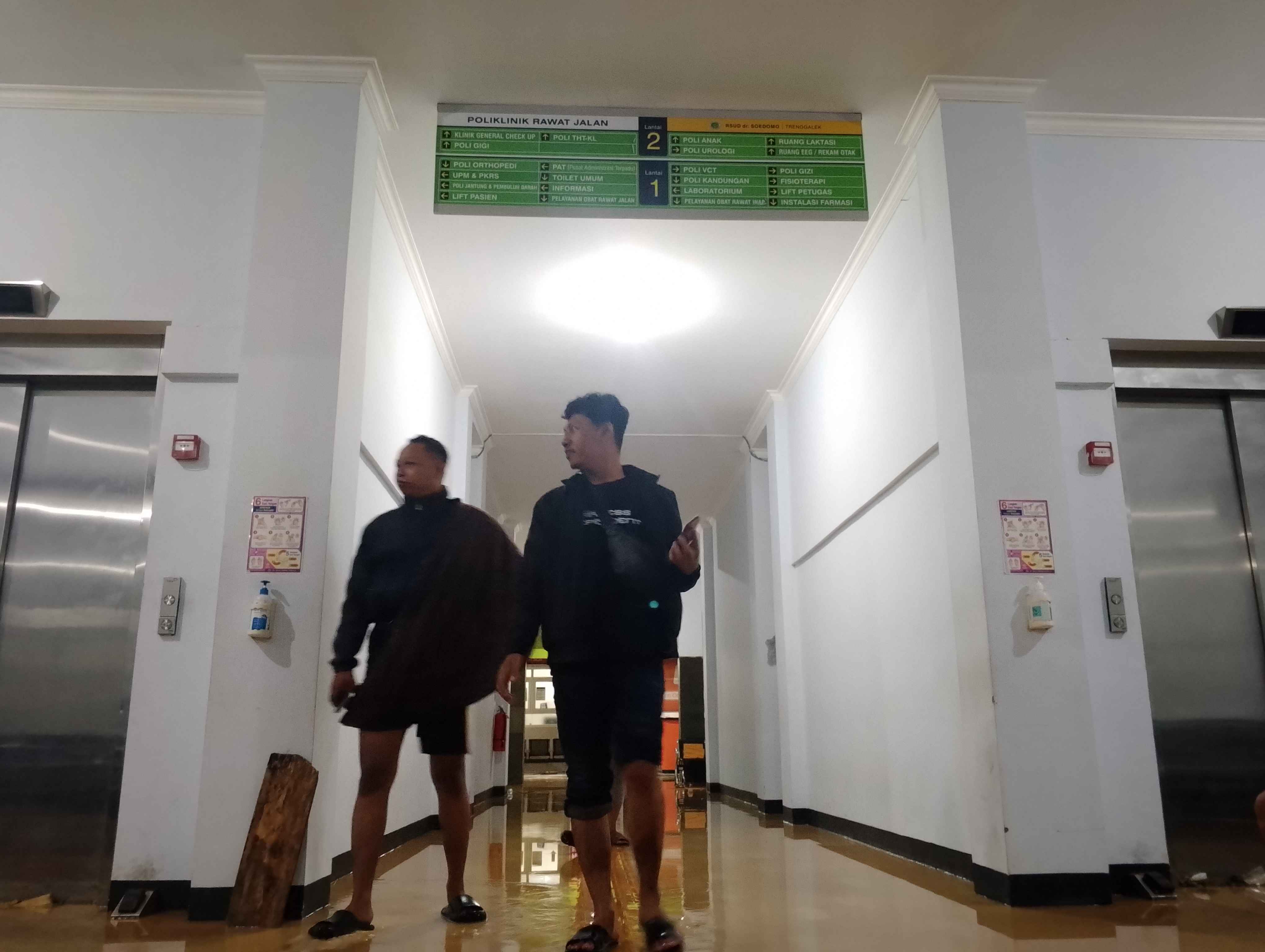 Kondisi tempat layanan rawat jalan RSUD dr Soedomo Trenggalek pasca terendam banjir.