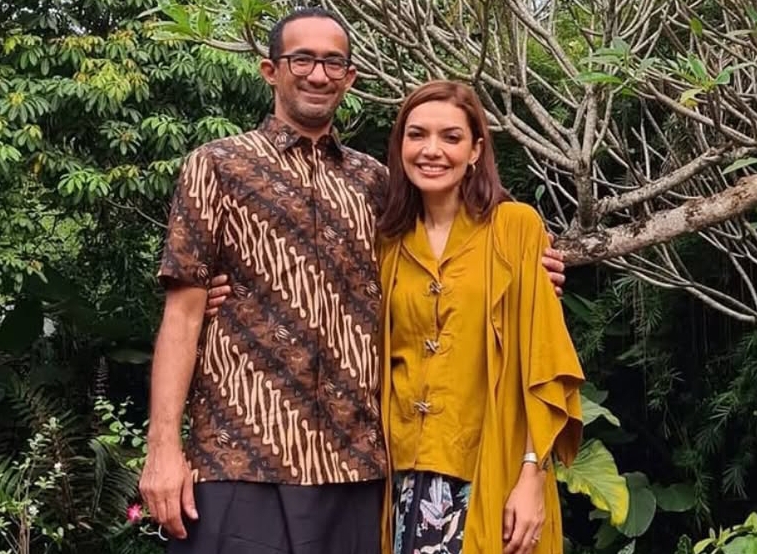 Ibrahim Sjarief bersama istri.