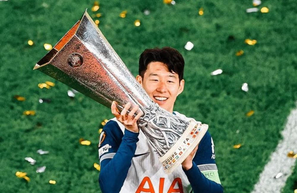 Son Heu Min mengantarkan timnya Tottenham hotspur menjadi juara Europa League