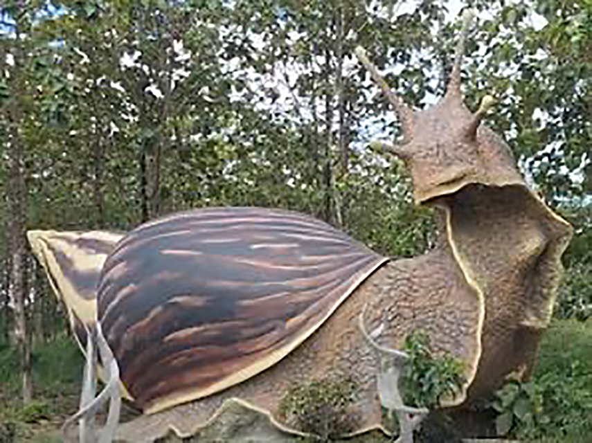 Patung bekicot di Desa Keyongan, Gabus, Kabupaten Grobogan.