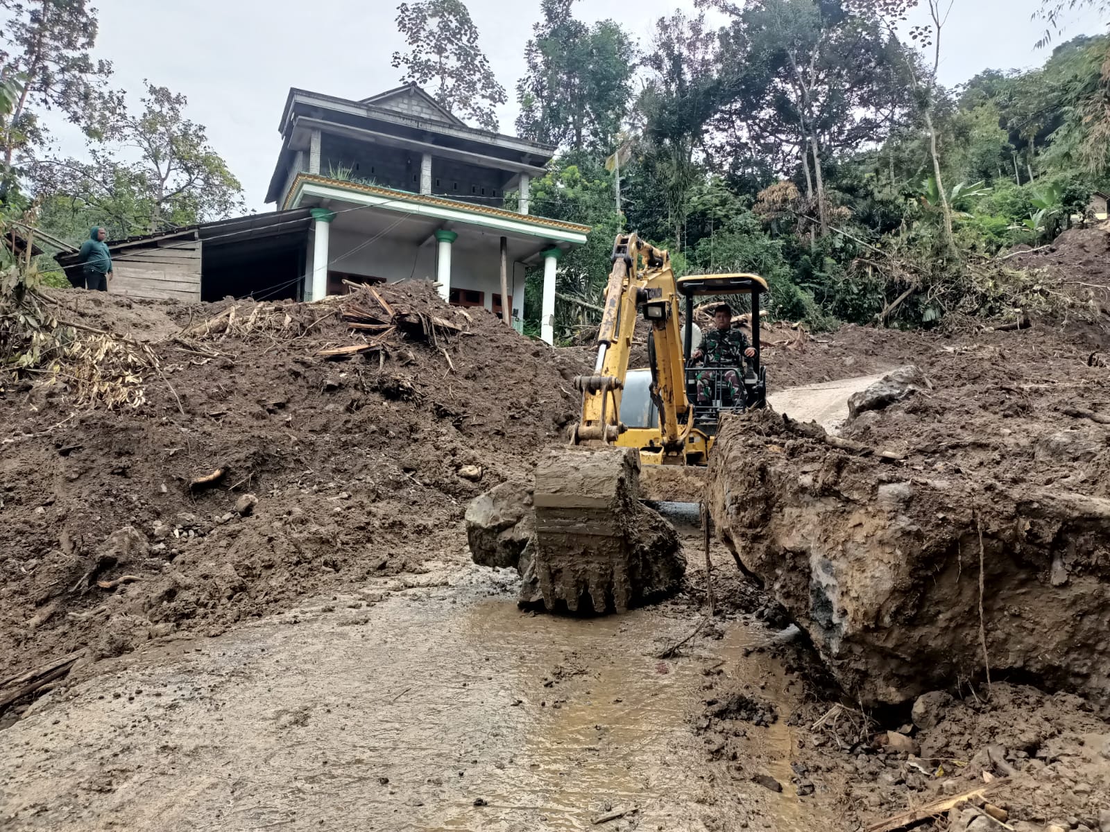 BPBD Trenggalek fokus pemulihan dan cara harta benda warga yang terdampak longsor di Kecamatan Bendungan.
