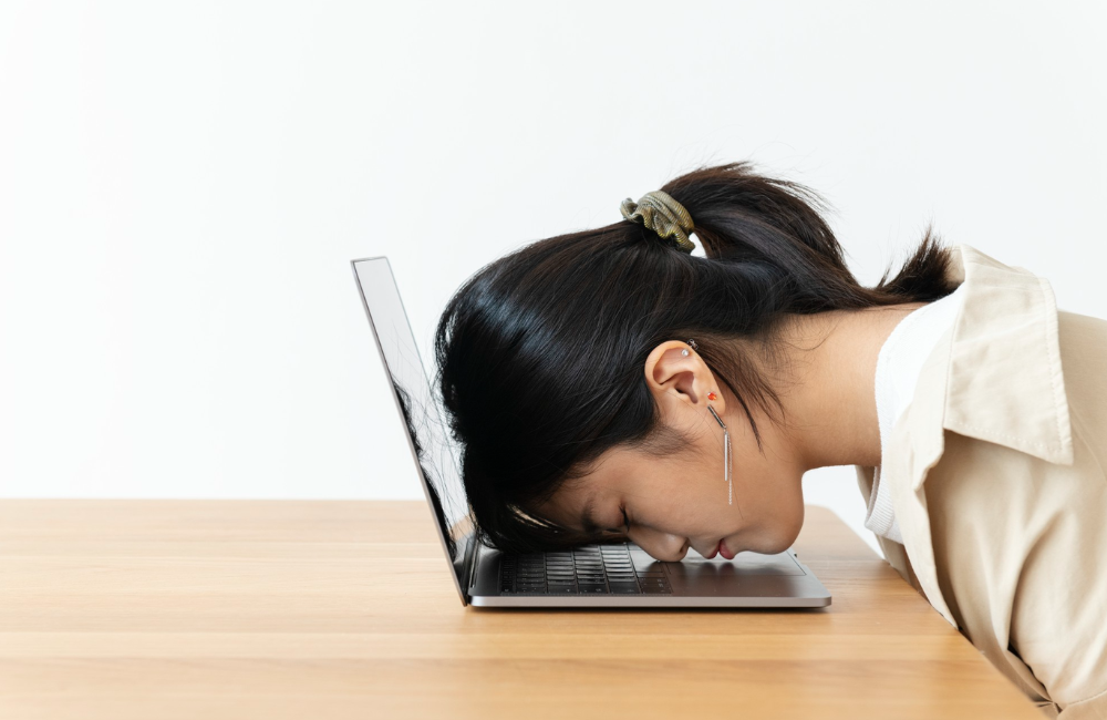 Emotional Burnout bisa buat lo lelah mental, butuh istirahat dan dukungan untuk sembuh kembali.