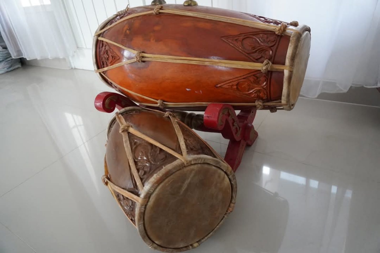 Dua jenis kendang yang lazim ditemukan dalam gamelan Jawa. (FACEBOOK HYUNKI BEK)