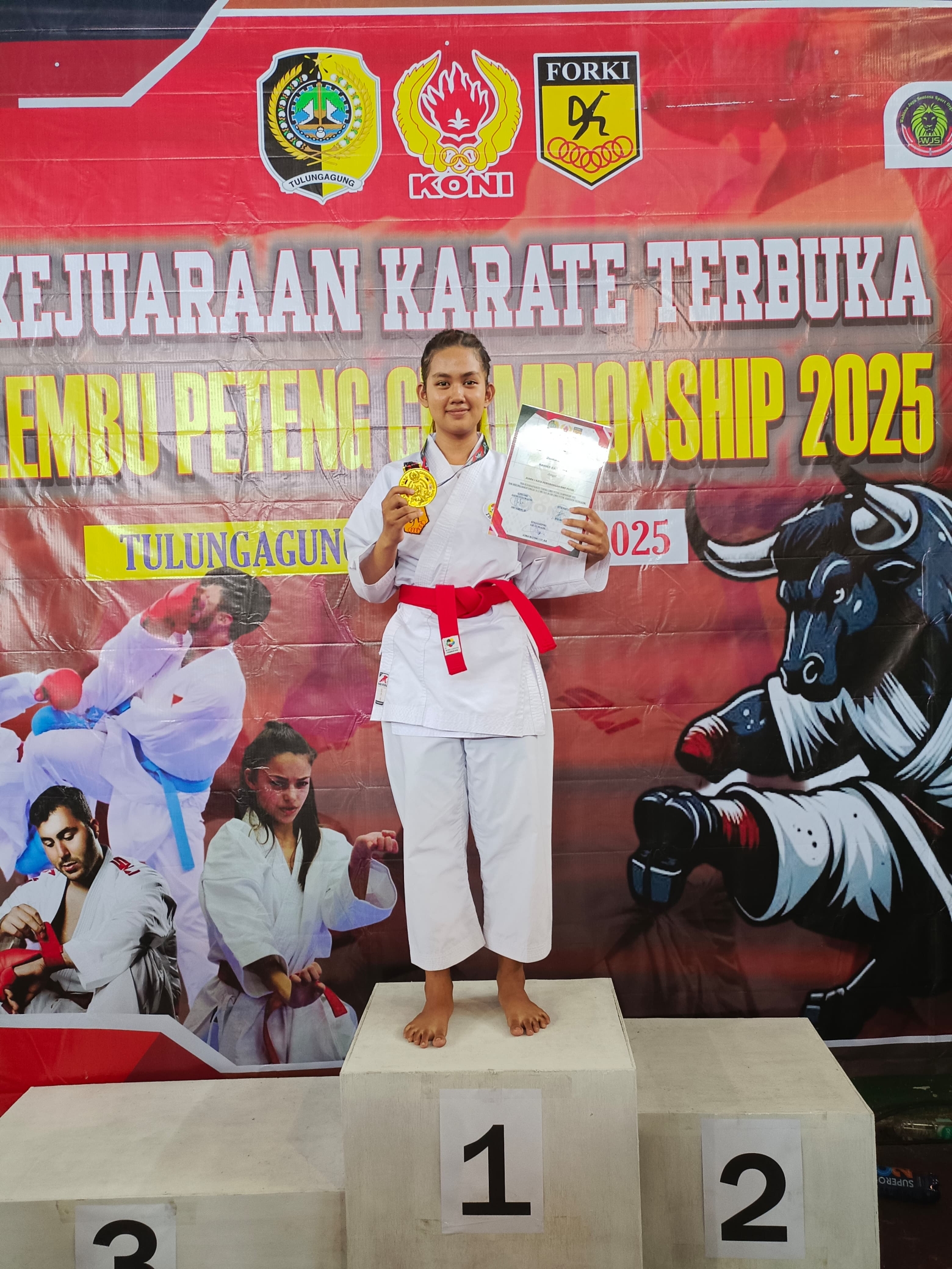 Sosok Rahma Eka Putri Juara 1 karate asal kampak di gor lembu peteng tulungagung