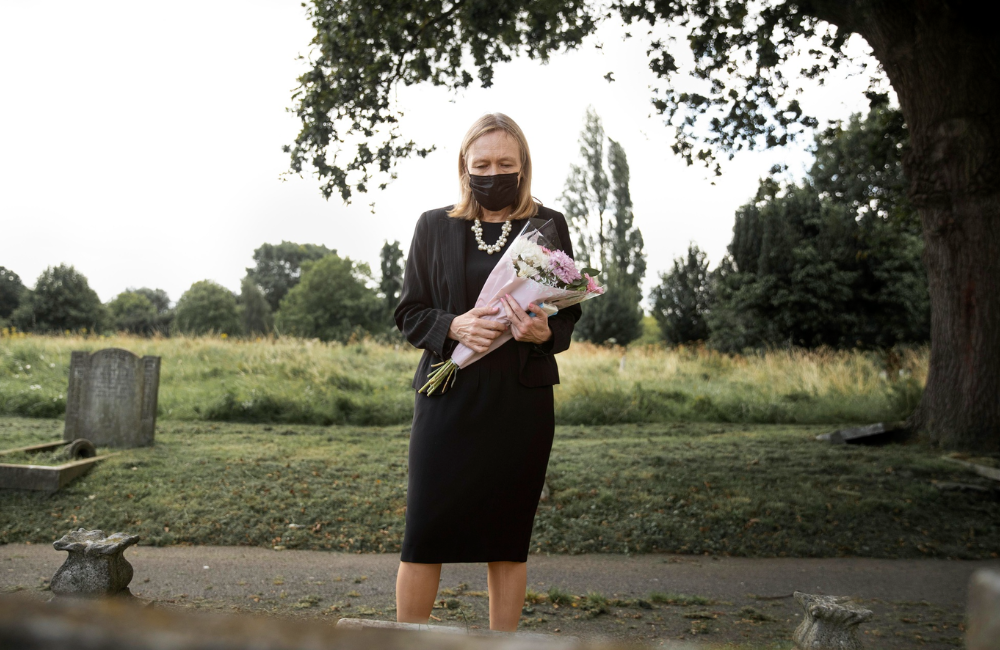 Grief adalah perasaan kehilangan yang datang setelah seseorang yang kita sayangi meninggal atau hilang dari hidup kita.