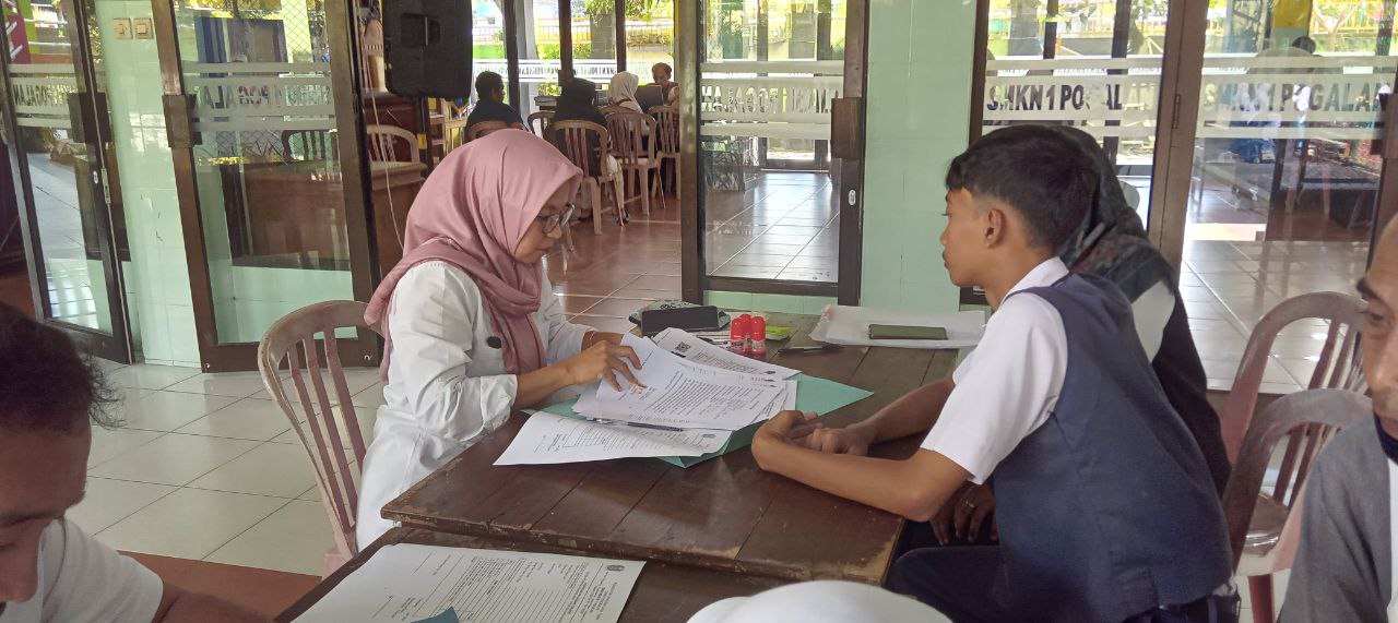 Pengambilan pin SPMB di SMKN 1 Pogalan siswa antusias mengambil pin