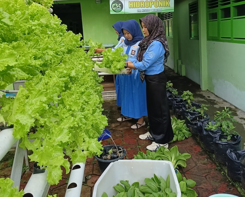 Kegiatan di SMAN 1 Durenan yang merupakan salah satu SMA negeri favorit di Trenggalek