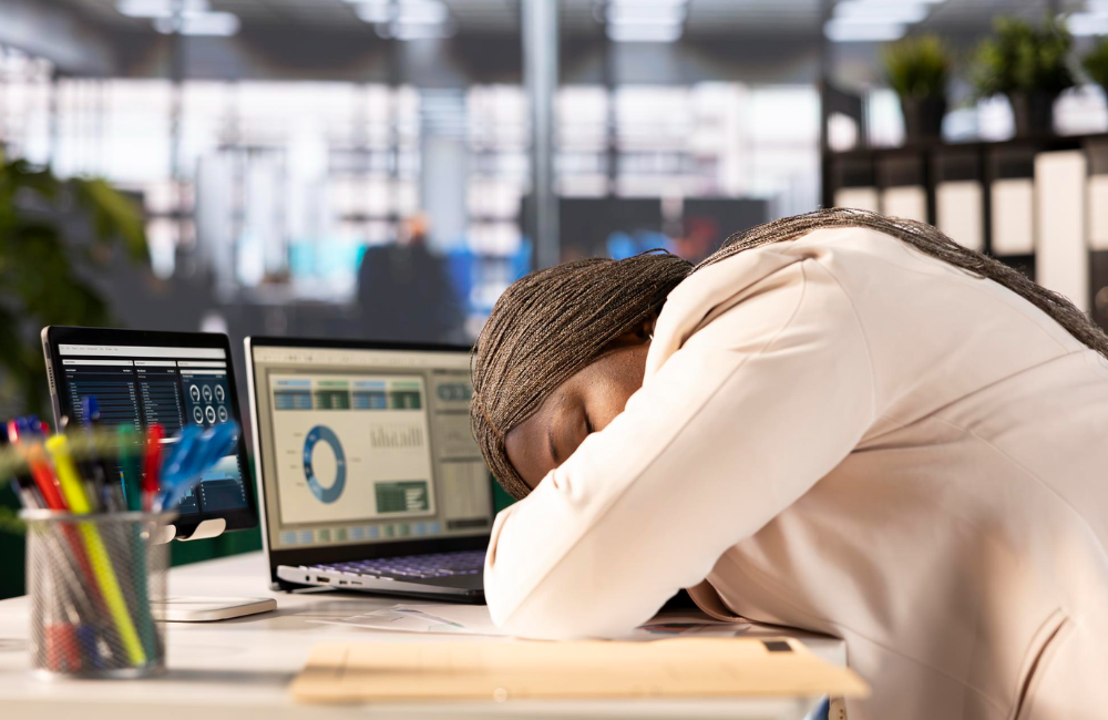 Terlihat sibuk, tapi kosong di dalam&mdash;burnout menguras semangat, meninggalkan lelah yang tak terlihat.