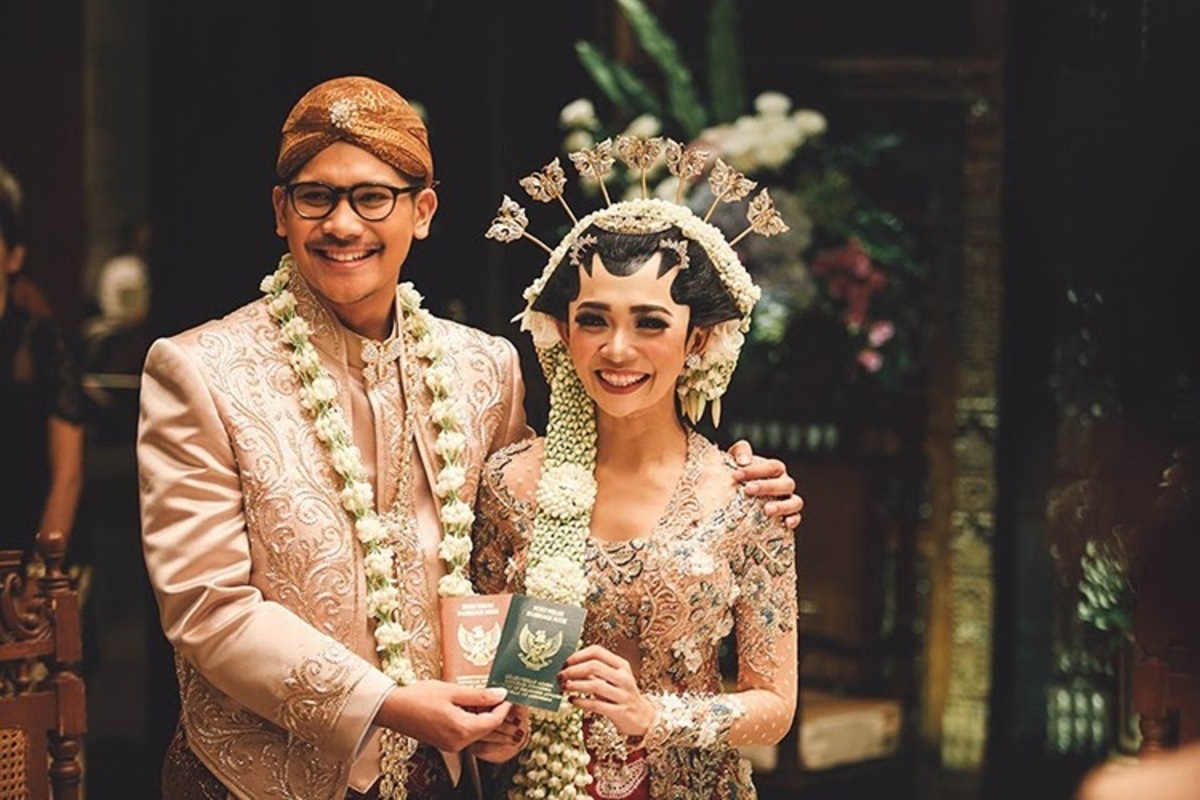 Pernikahan merupakan sebuah hal yang -pantang dilakukan saat 1 Suro. (passionjewellery.co.id)