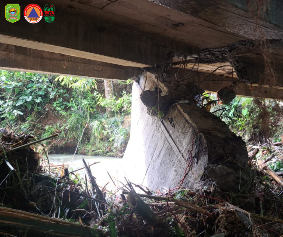 Kondisi jembatan di wilayah Kecamatan Watulimo yang rusak