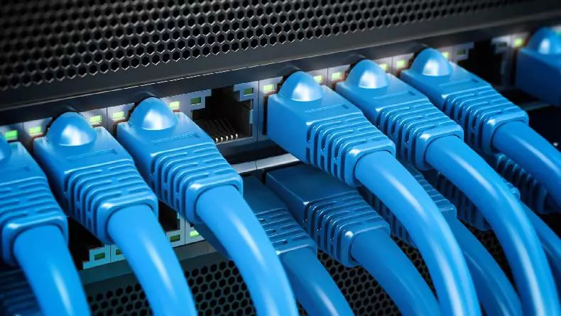 Kenali berbagai jenis port jaringan: dari RJ-45 hingga QSFP, semua punya fungsi penting.