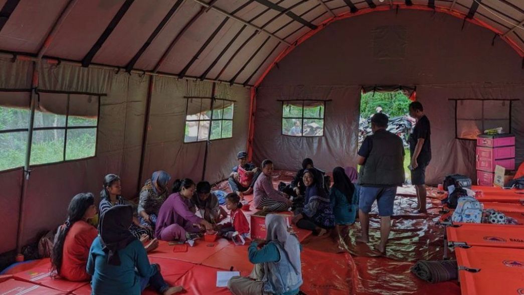 Lokasi pengungsian korban terdampak tanah longsor Trenggalek yang belum di relokasi,