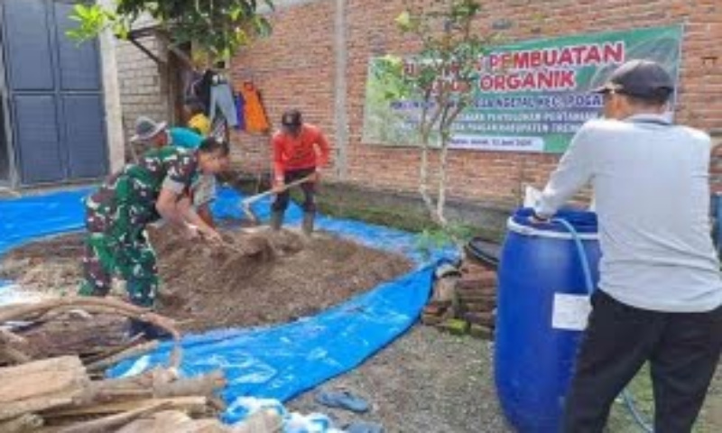 Proses pembuatan pupuk organik di Desa Ngetal