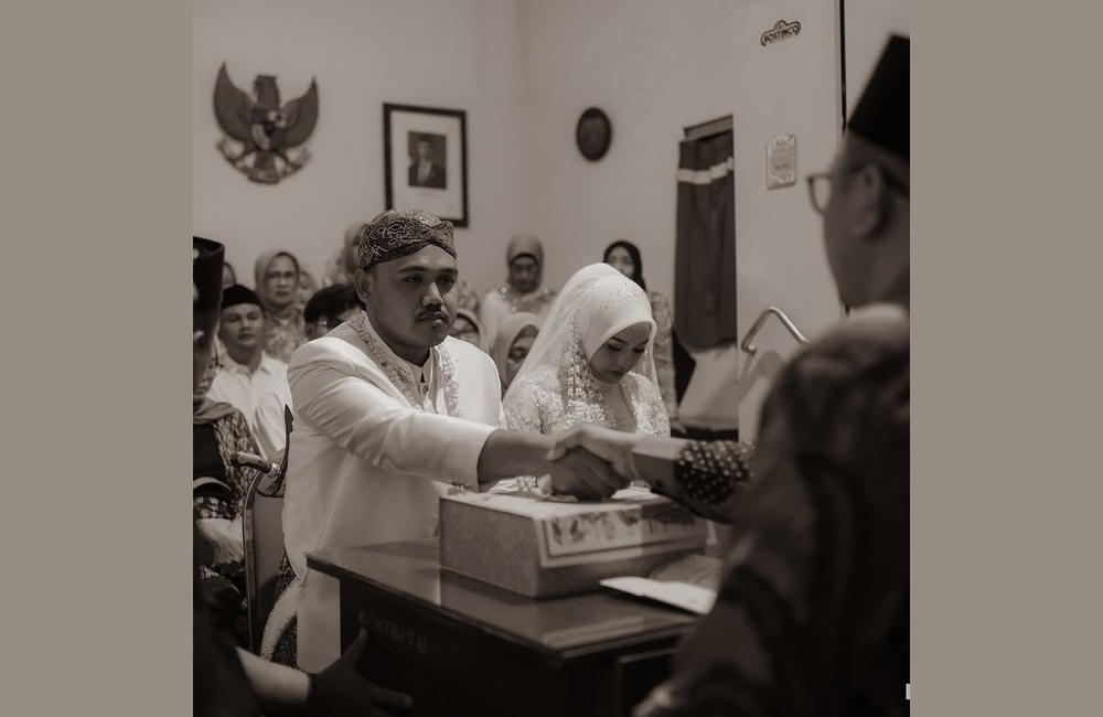 Salma Salsabil yang resmi menikah dengan Dimansyah Laitupa pada 23 Januari 2025. Akad nikah keduanya digelar sederhana di KUA.