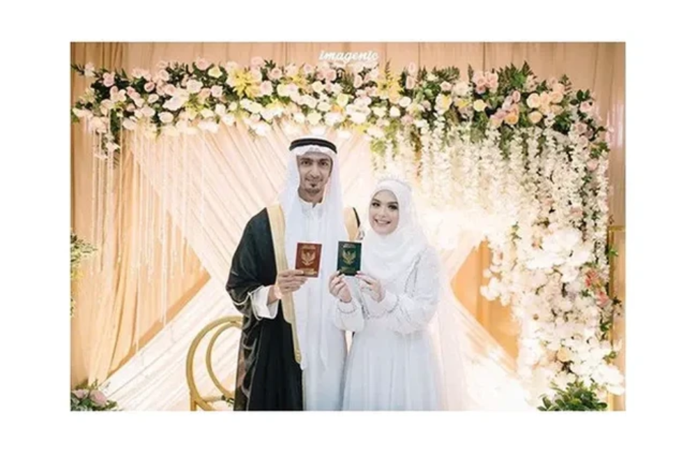 Razi Bawazier dan Vebby Palwinta resmi menjadi pasangan suami-istri pada 18 April 2020. Akad nikah Razi dan Vebby digelar di KUA Kebayoran Lama.