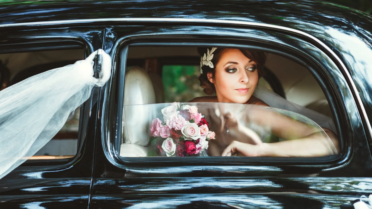 Rekomendasi mobil yang cocok untuk wedding car bagi calon pengantin.