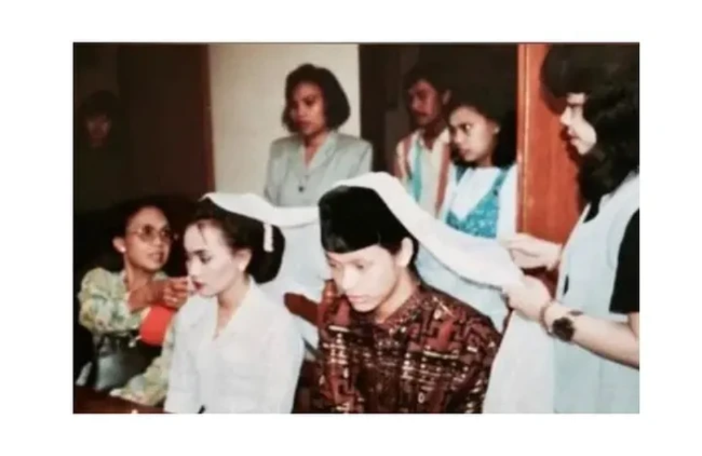 Armand Maulana dan Dewi Gita resmi menikah pada 11 Januari 1994. Keduanya memilih menggelar pernikahan sederhana di KUA Geger Kalong, Bandung.
