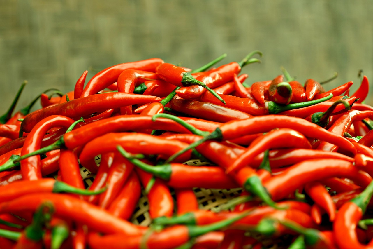 Cabai rawit merah dan merah besar hari ini menurun lagi di pasaran. (HARTONO SUBAGIO/PIXABAY)
