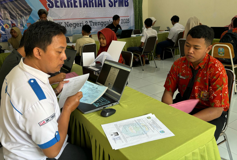 Proses pendaftaran SPMB di Trenggalek