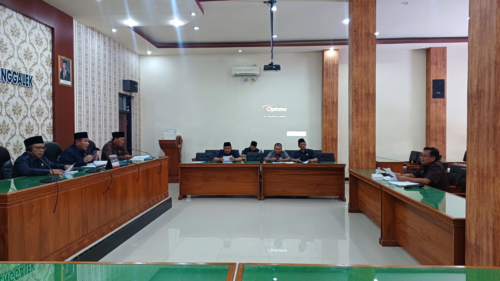 Fraksi Amanat Demokrat DPRD Trenggalek meminta dana pembebasan lahan JLS dialihkan ke penanganan bencana alam.