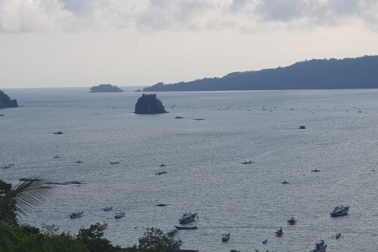 Panorama Teluk Prigi yang dengan berbagai pulau kecil yang menghiasi. (DR PERDANA/RADAR TRENGGALEK)