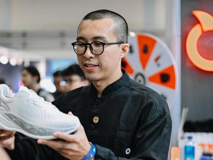 Dr Tirta rekomendasikan sepatu brand lokal yang nyaman dan anti pegal serta cocok untuk gaji UMR.