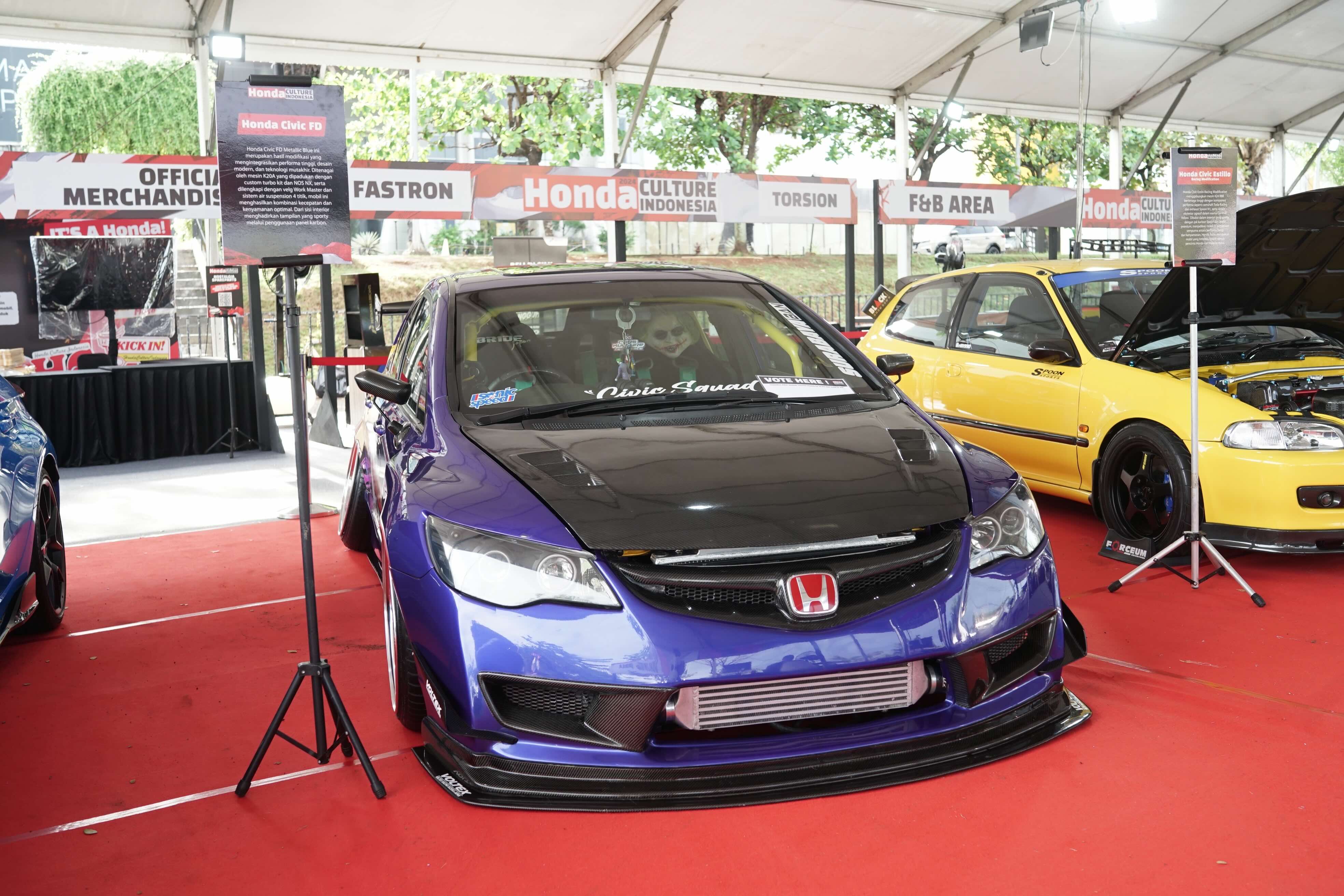 Civic FD Desain sporty bawaan pabrik mudah dikembangkan menjadi agresif dengan body kit custom