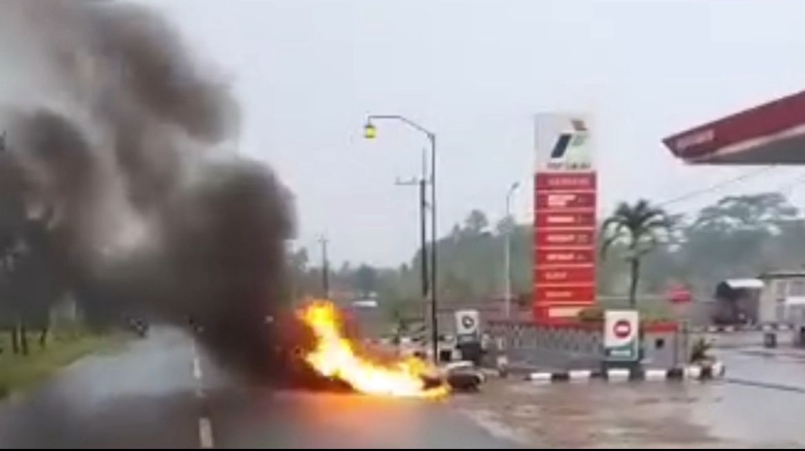 Motor milik warga terbakar saat isi bahan bakar di SPBU Munjungan