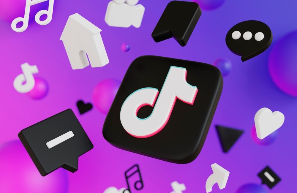 TikTok Studio memberikan cara yang lebih mudah dan transparan untuk mengelola pendapatan yang diperoleh dari konten yang diposting.