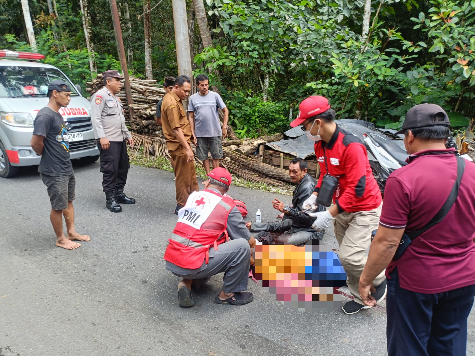 TKP laka motor akibat rem blong di letter S Kecamatan Kampak, Trenggalek.