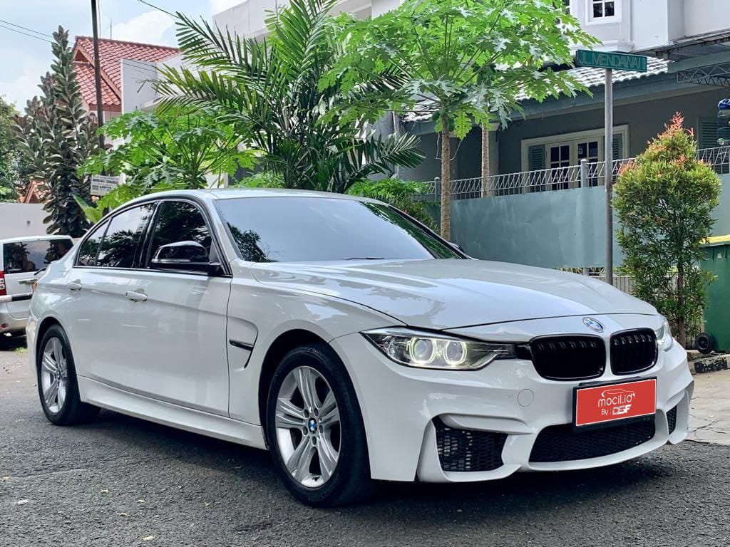Bmw jenis seri 3 320i yang dikenal nama F30 banyak digemari sampai saat ini