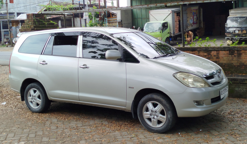 Toyota Inova contoh mobil bekas yang cocok untuk dibeli