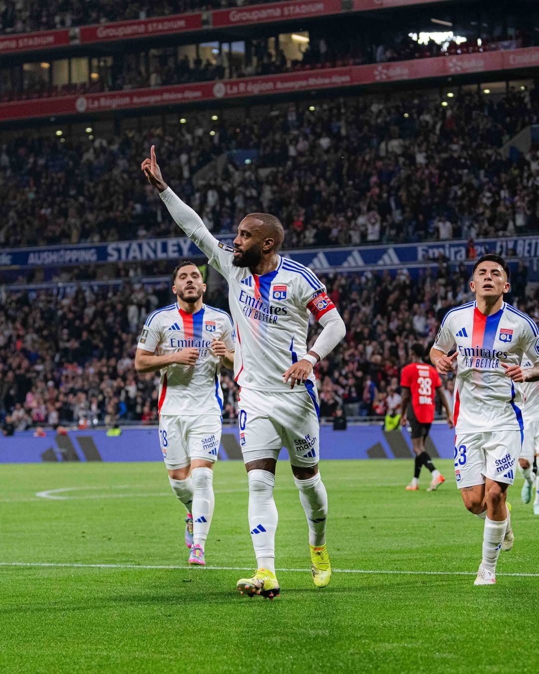 Olympique Lyon mengalami degradasi dari Ligue 1 ke Ligue 2 usai tak penuhi syarat keuangan.