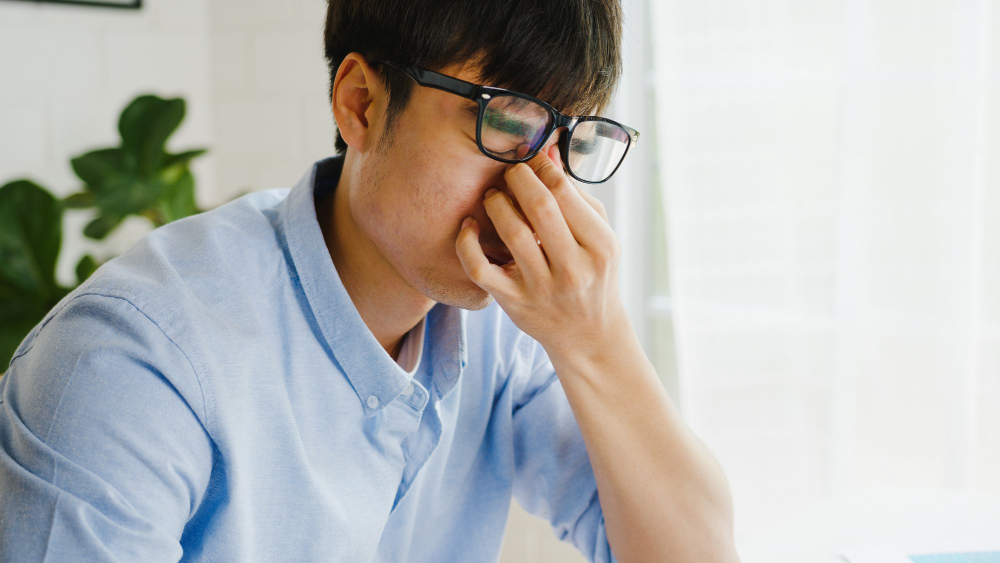 Brain fog bisa muncul setelah sembuh dari sakit. Jangan anggap enteng gejala susah fokus atau otak terasa lelah.