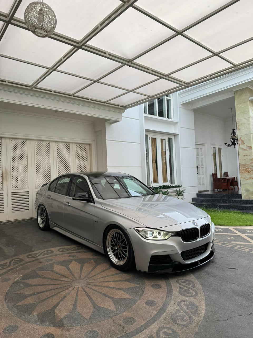 Mobil bmw mobil tergolong mobil mewah di kelasnya
