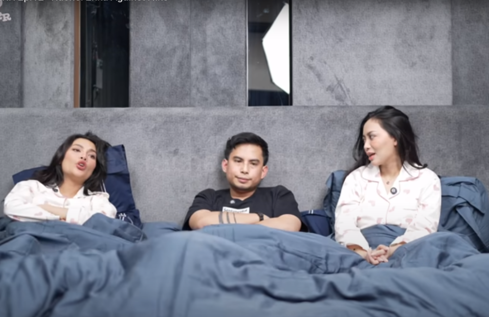 Okin mengakui bahwa meskipun telah resmi bercerai sejak 2021, ia tidak pernah benar-benar merasa jauh dari Rachel.