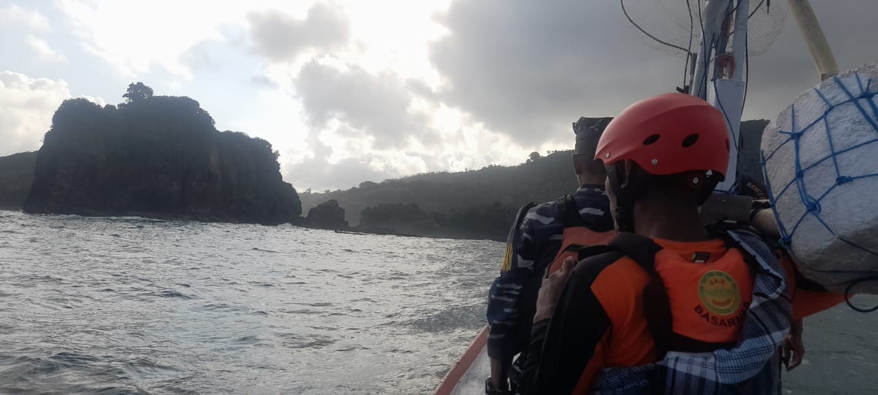 Tim SAR gabungan lakukan pencarian perahu nelayan Puger yang diduga berada di perairan antara Trenggalek dan Tulungagung.