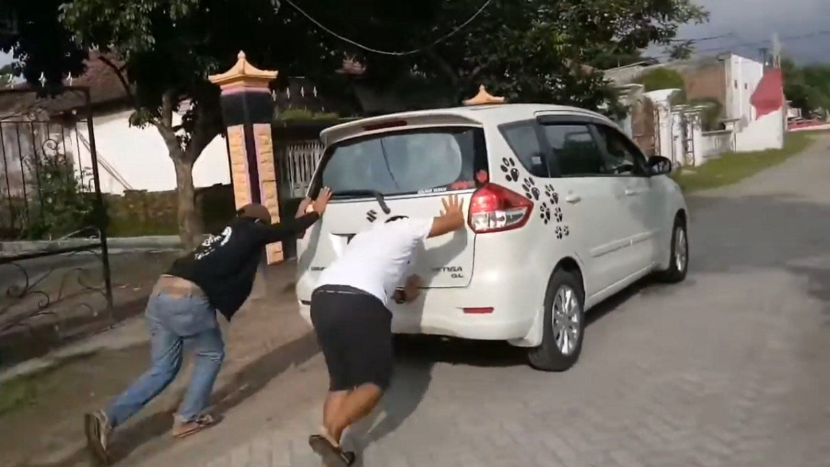 Mobil matic mogok sebenarnya bisa di dorong asal tau caranya