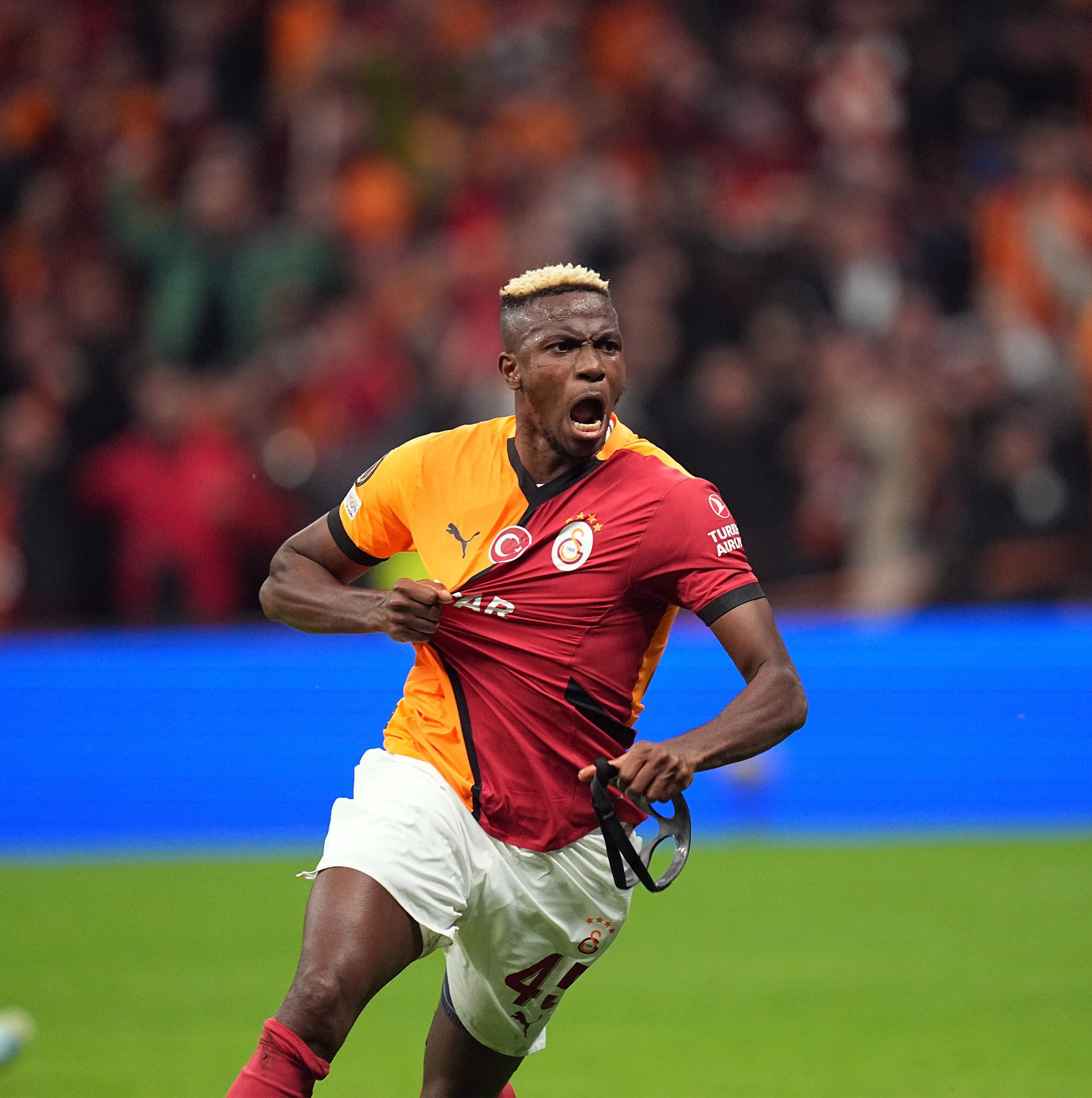 Victor Osimhen dikabarkan masih menunggu dipinang Manchester United.