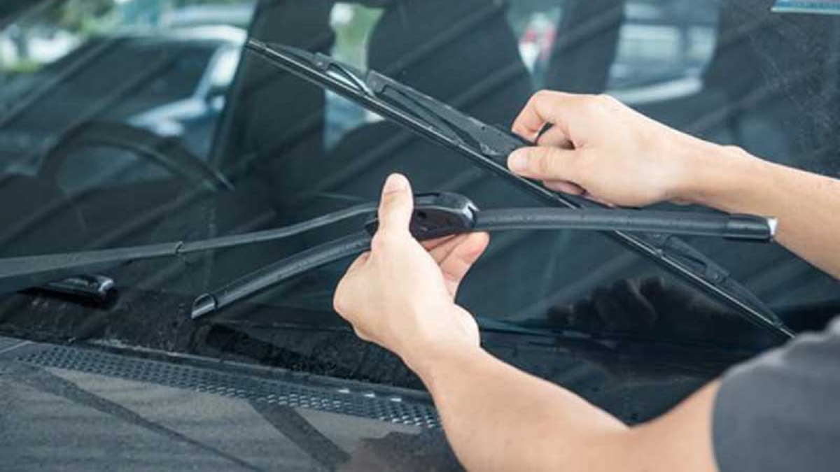 Cara mengetahui apakah wiper mobil sudah mulai ganti