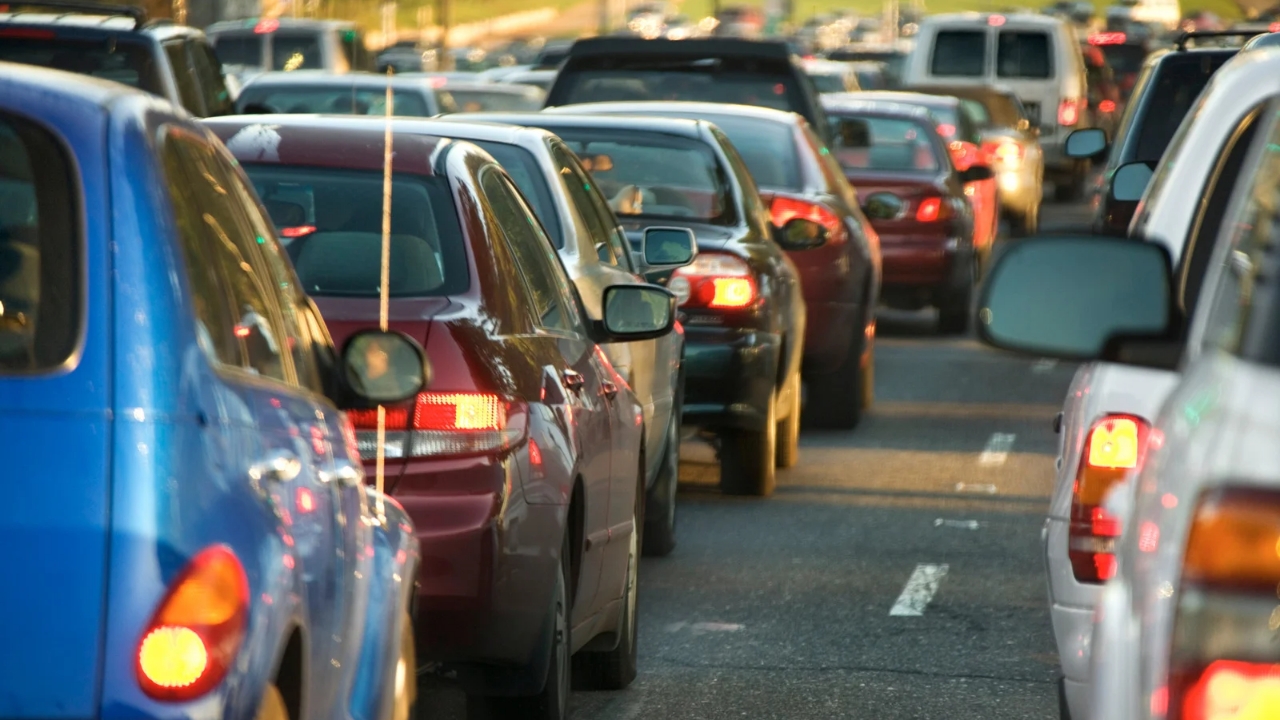 Bandung dinobatkan sebagai kota paling macet di Indonesia.